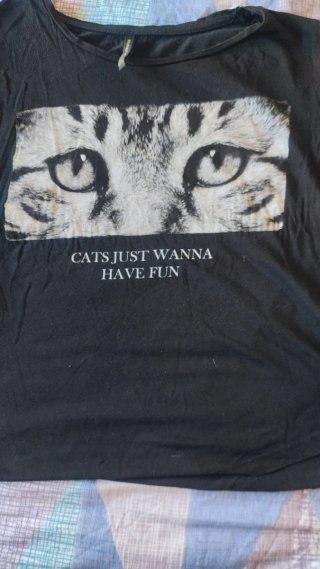 Camiseta Negra con Estampado de Gato