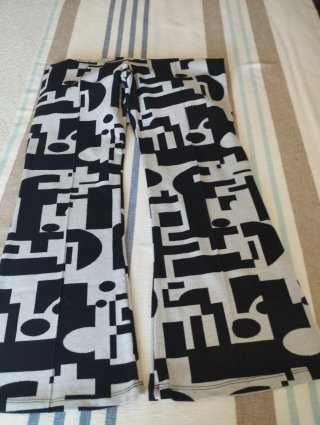Pantalón de punto flare estampado
