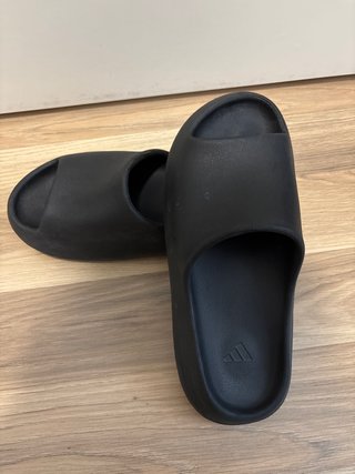 Chanclas Yeezy Slides Negras
