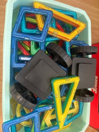 Juego de piezas magnéticas de construcción