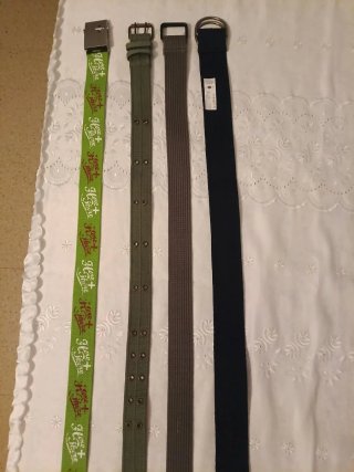 Lote de 4 cinturones variados para niños.