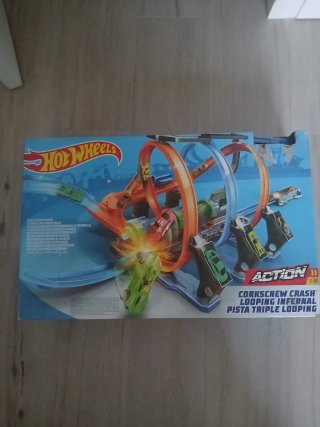 Pista Hot Wheels Corkscrew Crash
