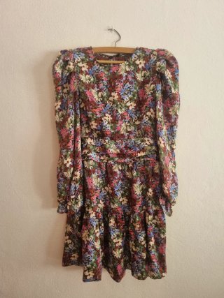 Vestido corto floral Zara