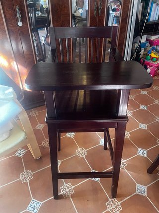 Trona de madera clásica