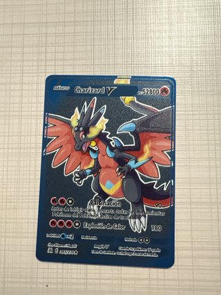 Carta metálica Pokémon Charizard V