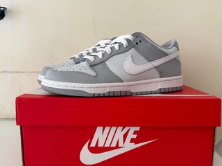 Zapatillas Nike Dunk Low Gris y Blanco