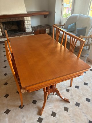 Mesa de Comedor con 6 Sillas de Madera