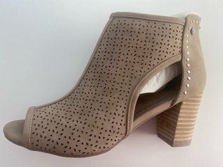 Botines Calados color Taupe Talla 41