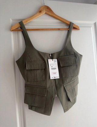 Top Zara Verde con Cremallera