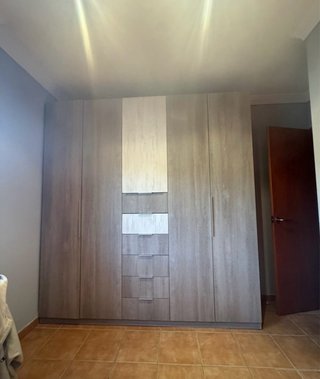 Armario de madera 2,30x2,30m precio algo negociabl