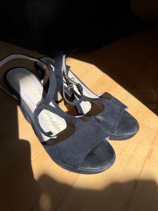Sandalias de tacón negras Inés González