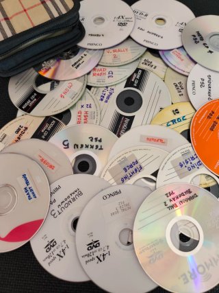 Lote de DVDs para piezas.