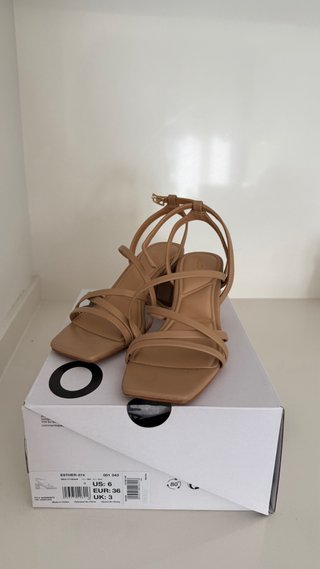 Sandalias de tacón beige