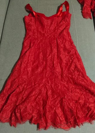 Vestido Rojo de Encaje, con torera a juego
