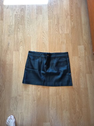 Minifalda Mango efecto piel negra Talla M