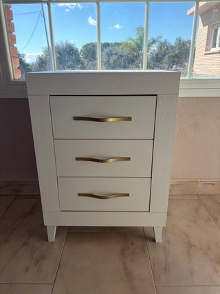 2 Mesitas de noche blancas
