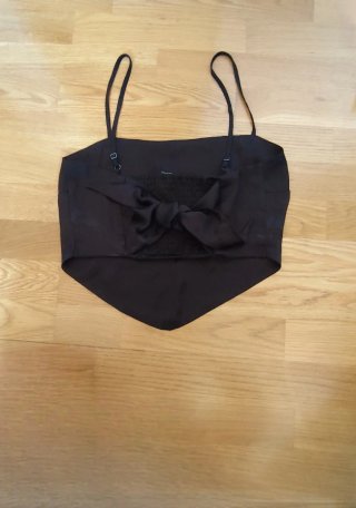 Crop top negro estilo pañuelo