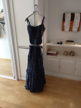 Vestido de fiesta azul noche con chal