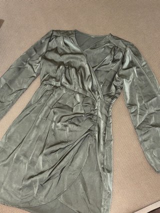 Vestido cruzado verde oliva