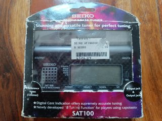 Afinador Digital Seiko SAT100 Guitarra y Bajo