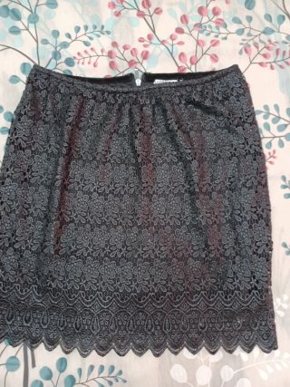 Falda de encaje negra