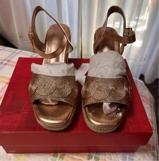 Sandalias de fiesta Xti doradas con un solo uso