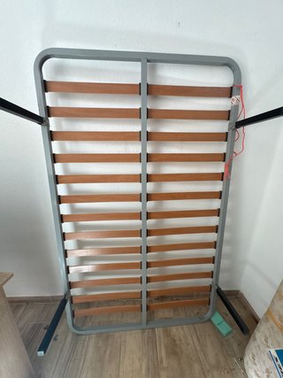 Somier de láminas con estructura metálica