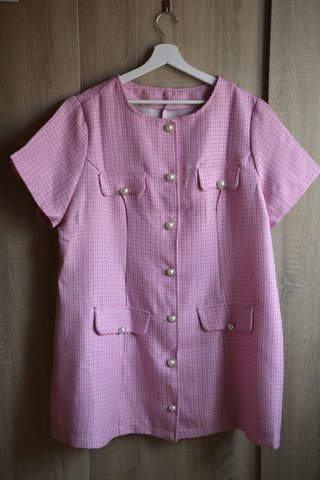 Vestido Elegante Rosa con Botones