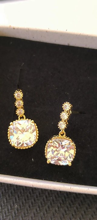 Conjunto Pendientes Dorados con Piedras
