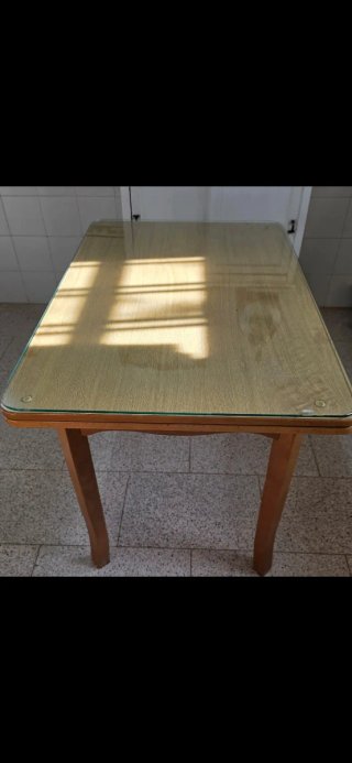Mesa Comedor de Madera. Sin cristal.REGALO SILLAS