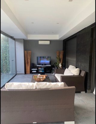 Conjunto de sofás y mesas de jardín