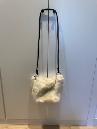 Bolso de pelo Zara blanco