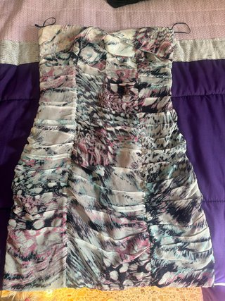 Vestido corto palabra de honor estampado