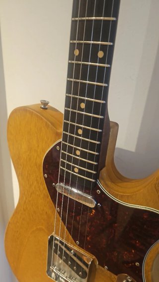 Guitarra Telecaster Mojo Guitars, mueble Bezier