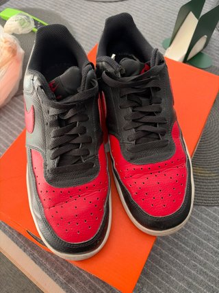 Zapatillas Nike Negras y Rojas