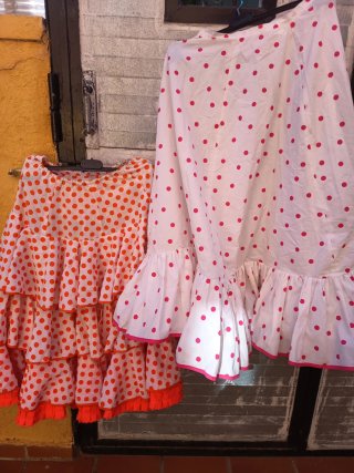 2 Vestidos de Fiesta con Lunares como vuelo