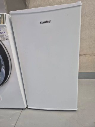 Mini Frigorífico Comfee 90L con Congelador