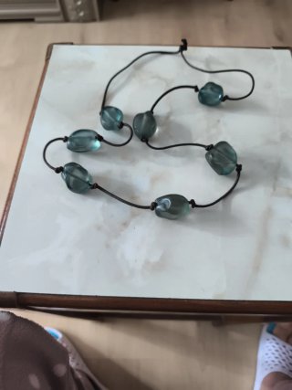 Collar con cuentas de cristal