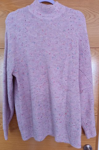 Jersey de punto rosa con motas