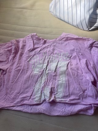 Camiseta Morada Estampada