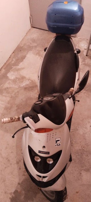 Scooter Piaggio Zip Plateada