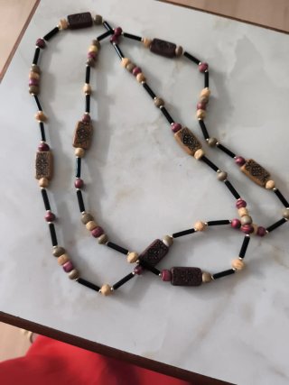 Collar de cuentas artesanales
