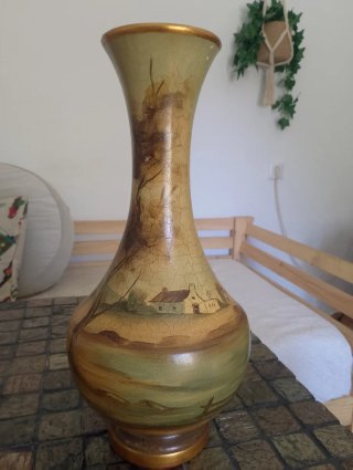 Jarrón de cerámica antiguo