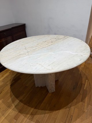 Mesa de Mármol Redonda, con pie de mármol.