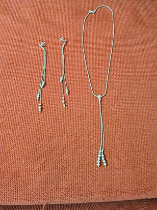Conjunto de Collar y Pendientes Plateados