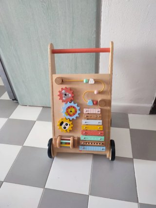 Correpasillos de Madera con Actividades