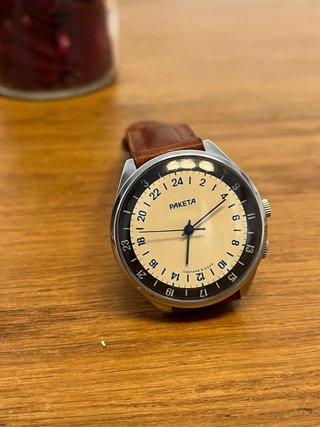 Reloj Raketa 24 horas
