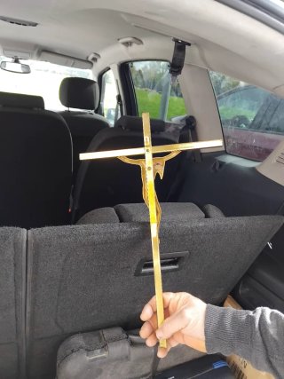 Crucifijo de Latón