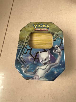 Caja Metálica Pokémon con Cartas