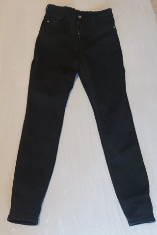 Vaqueros negros ajustados Zara